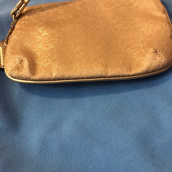 Gold Coach monogram wristlet - Picture 3 of 7